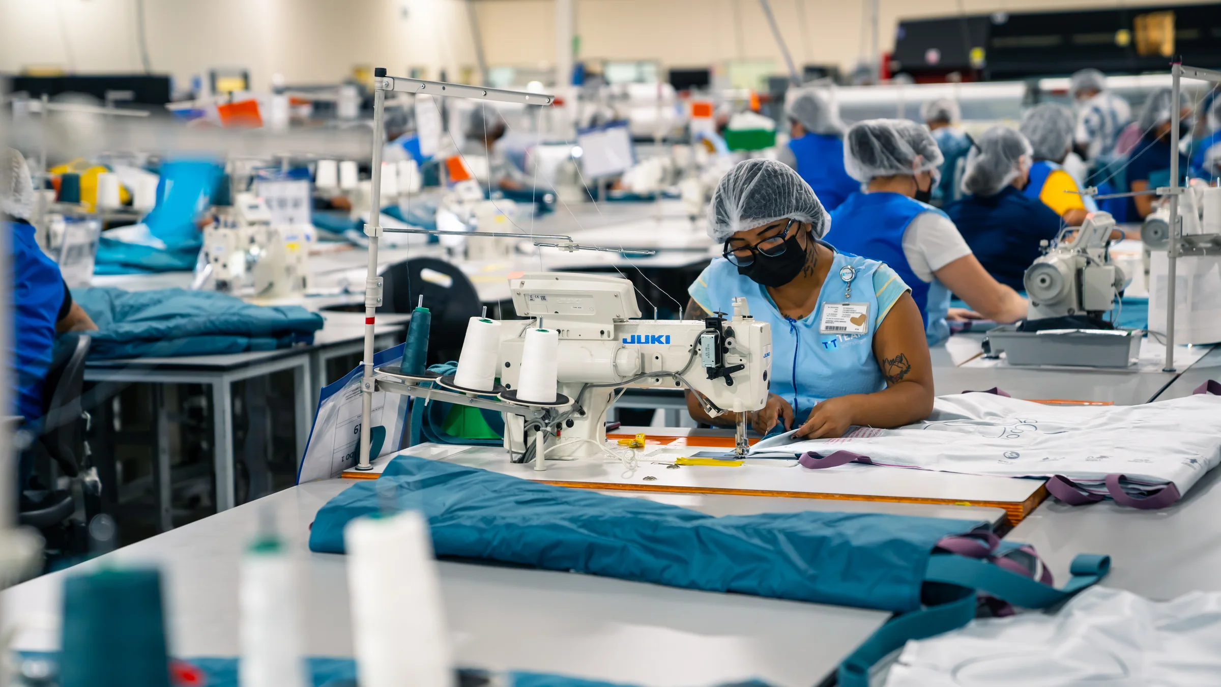 Cordica operator sewing a flexible medical product in a production environment